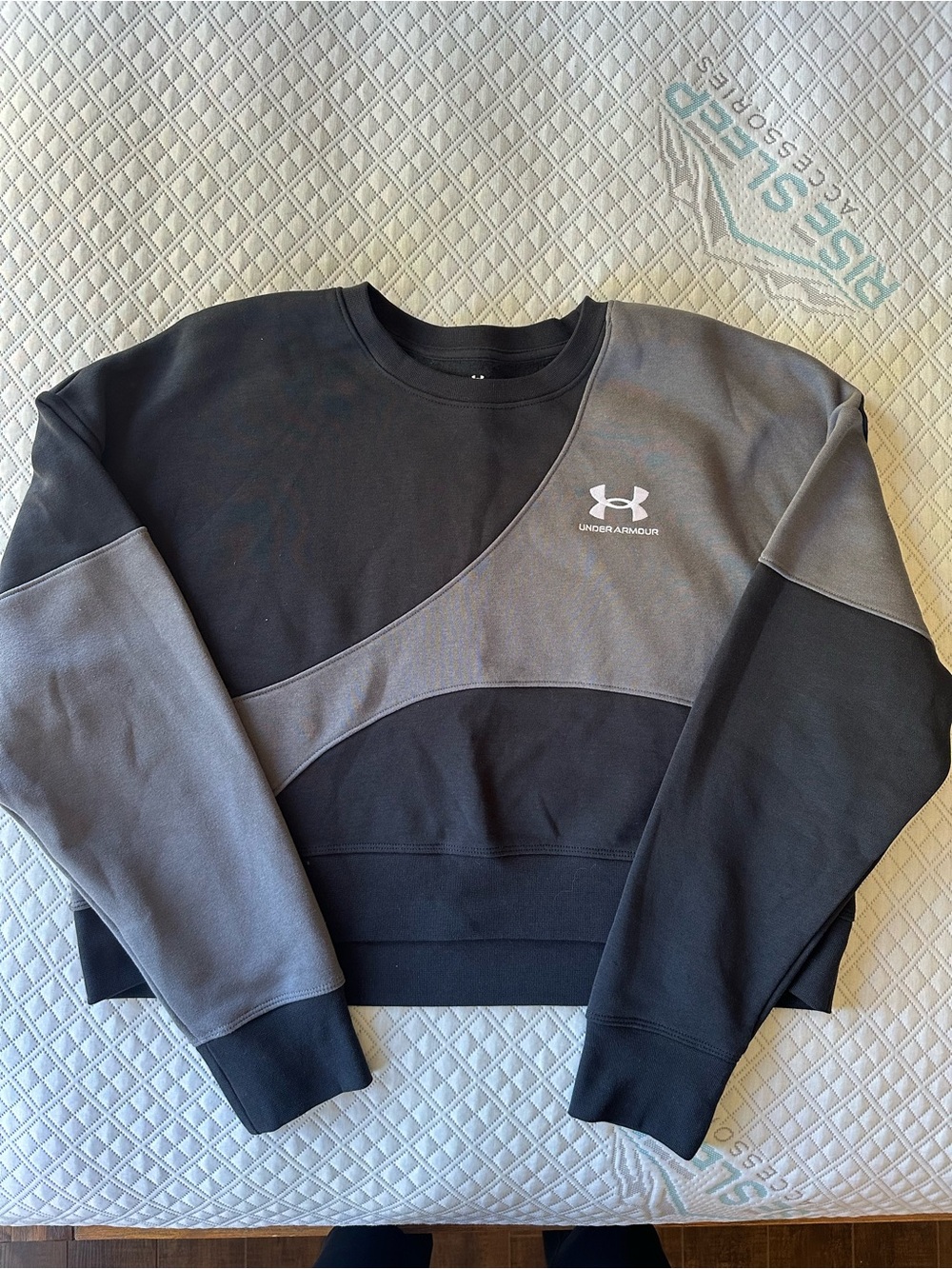 Under Armour Men’s Black and Gray Colorblock Crewneck